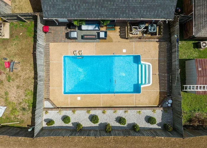 Cori'S Pool House
