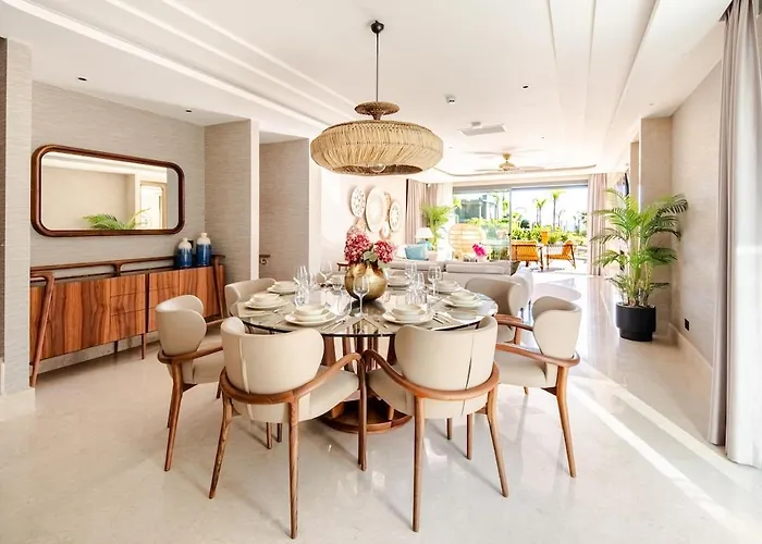 Stylish Beachfront Villa With Pool Gym Sauna Seaview