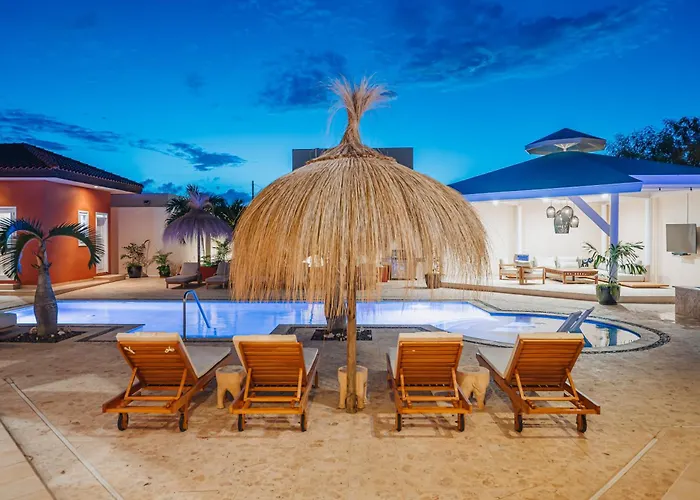 Luxury Villa|2 Min Eagle Beach| Hottub| Pool| Gym