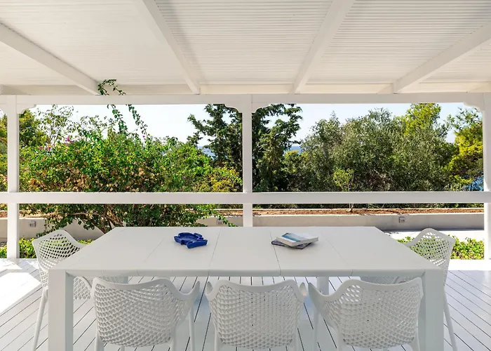 Olyan Seaside Villa