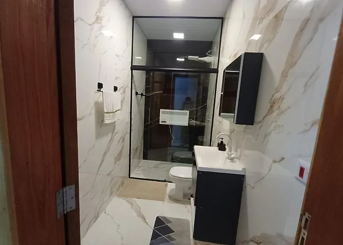 Casa com piscina a 370 metros do mar