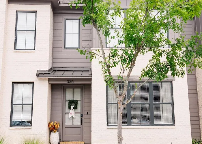 The Oxford Edit Chic 3Br, All En Suites Pool