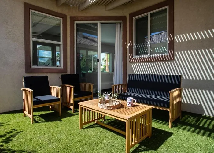 The Indio Oasis - Spacious 4 Bedroom Home With Pool & Spa!