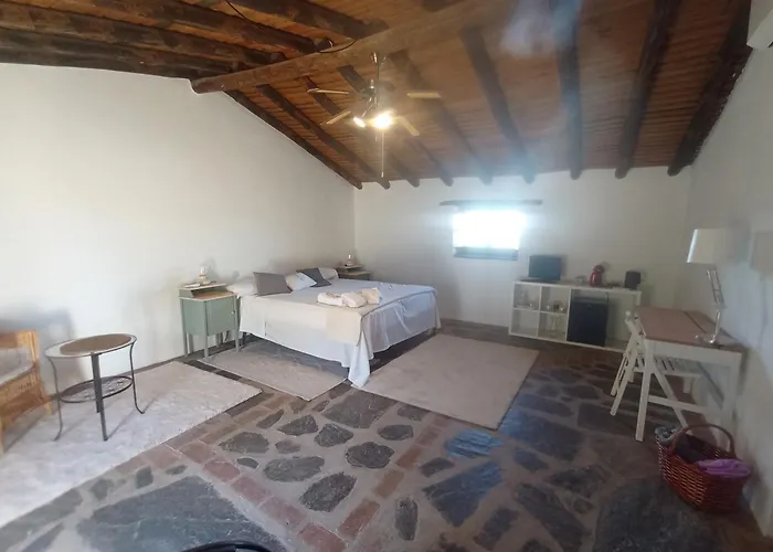 Casa de la luz-Finca la sierra Alojamiento de 4 estrellas completo en el corazón del Geoparque de 6 a 12 personas