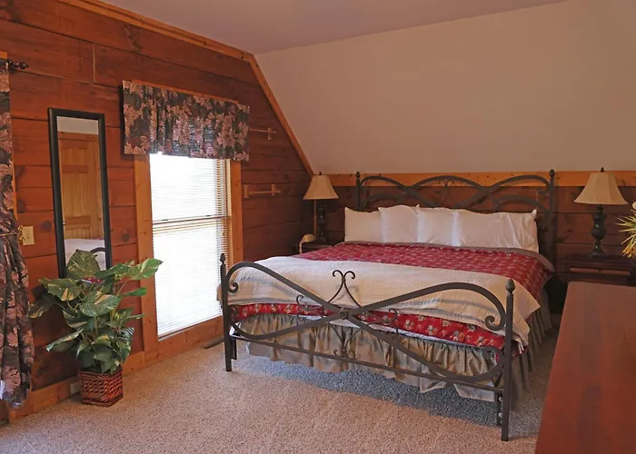 4 Br: Timbers #1 Stand Alone Cabin