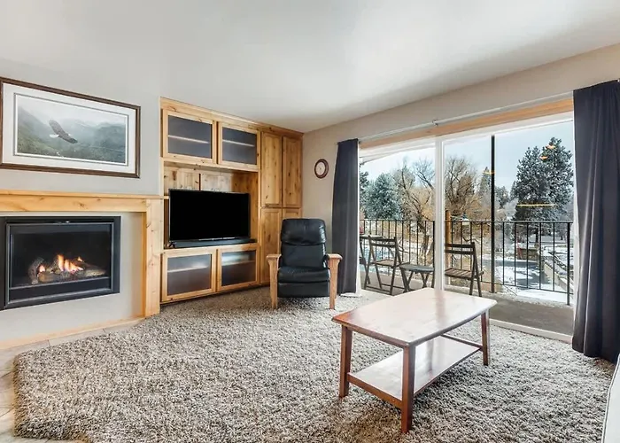 Rustic Pet-Friendly Second Floor Condo