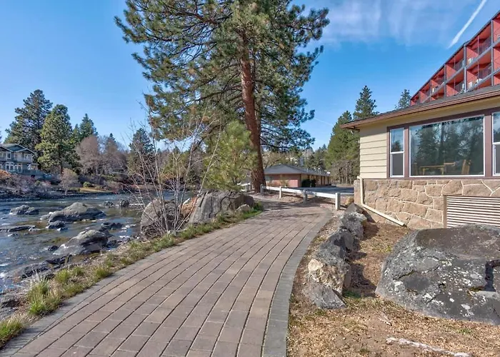 Riverside Cottage - Just Steps From The Deschutes