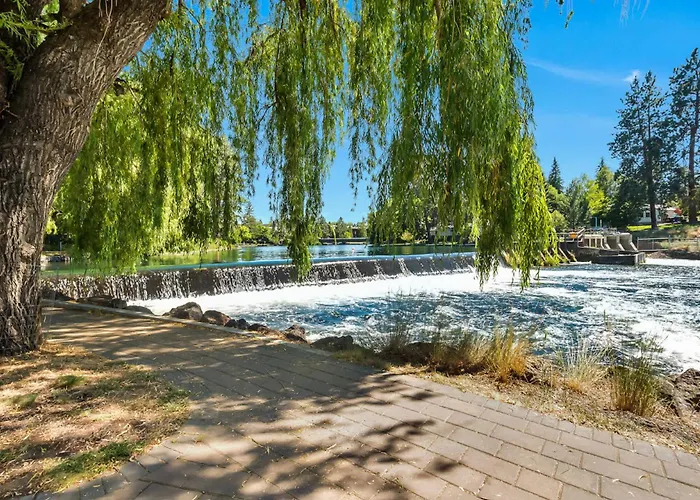 Riverfront Studio In Downtown Bend