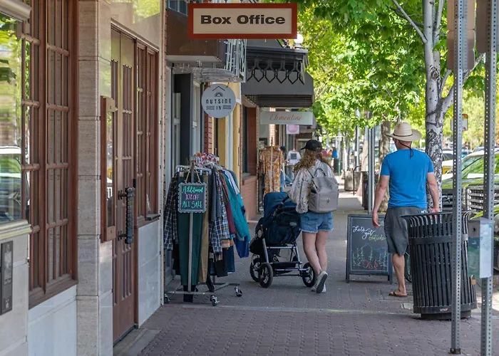 Riverfront Studio In Downtown Bend