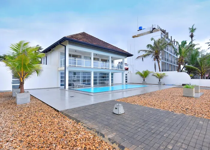 Breeze And Tide Villa Hikkaduwa