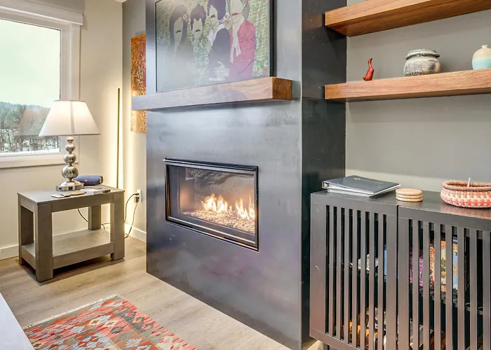 Fully Renovated! Luxe Ski Condo Near Stowe Mtn