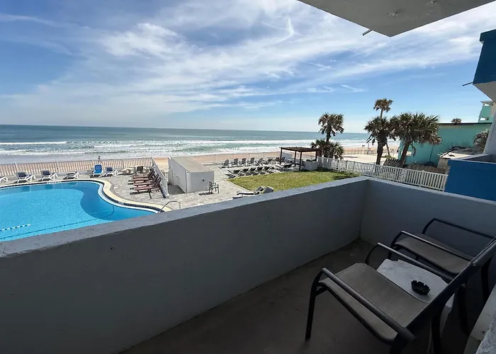 Driftwood Beach Motel