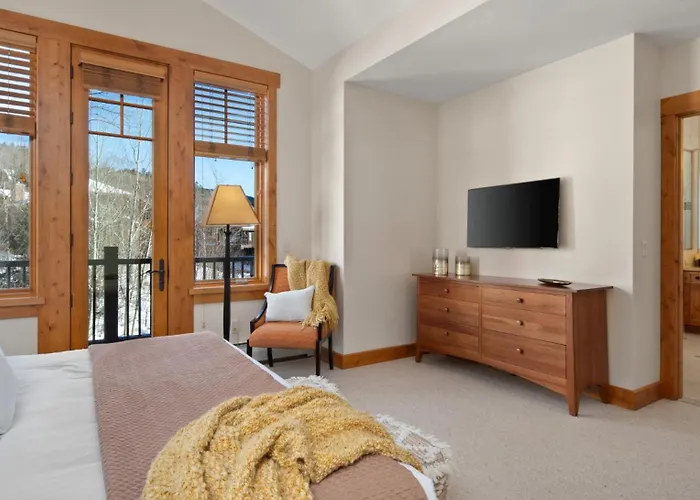 Stowe Globe 4 Bedroom Luxury Cabin Ski In Ski Out By Stowe Mountain Rentals
