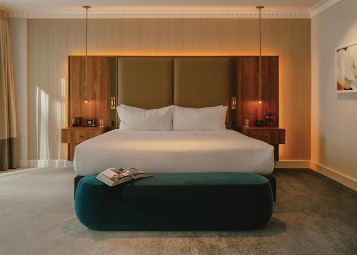 Luxury hotel only: Parmelia Hilton Perth