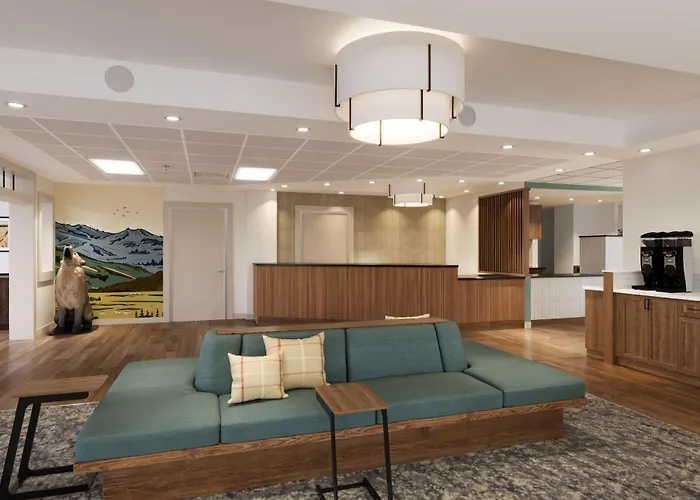 Hotels with pool Gray Wolf Inn & Suites
