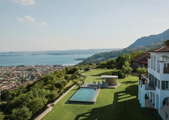 Le Selve Lake View Villas