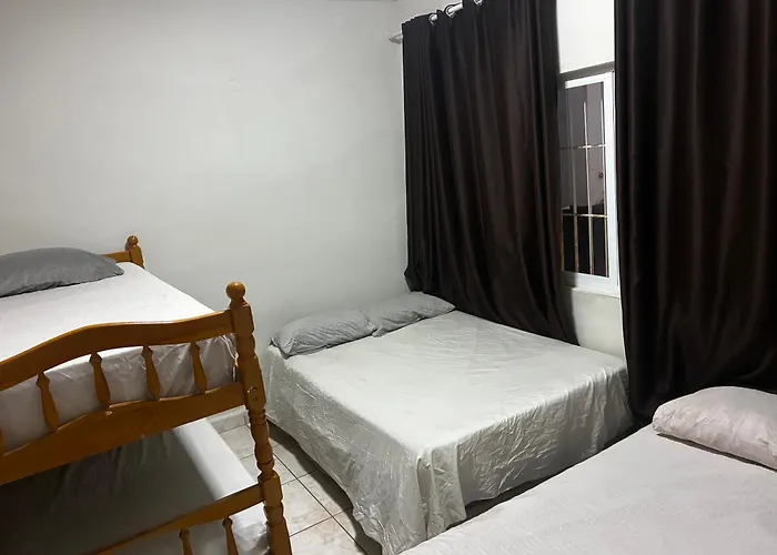 Casa 100mtrs do mar com piscina aquecida