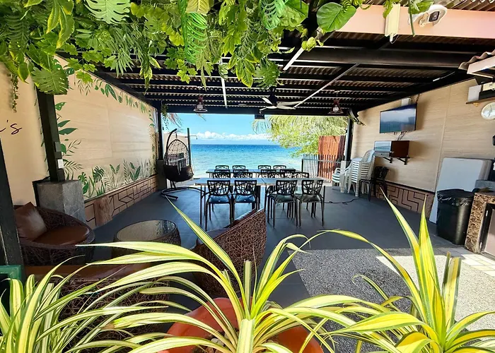 Beachfront House With Private Pool, Lobo Batangas