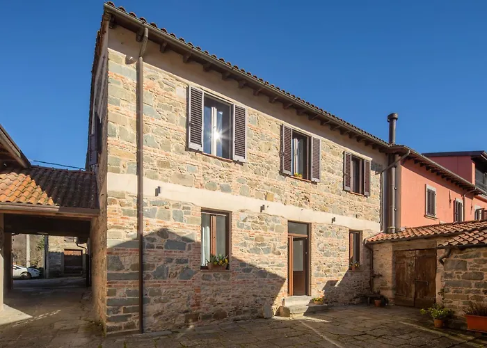 Villa with private pool Fivizzano 9 by VacaVilla