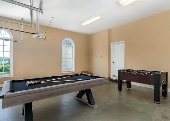 Stunning Modern Retreat! Year-Round Swim Spa | Hot Tub | Movie Room | Firepit