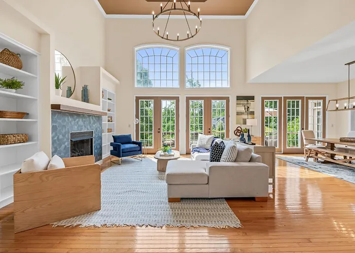 Stunning Modern Retreat! Year-Round Swim Spa | Hot Tub | Movie Room | Firepit