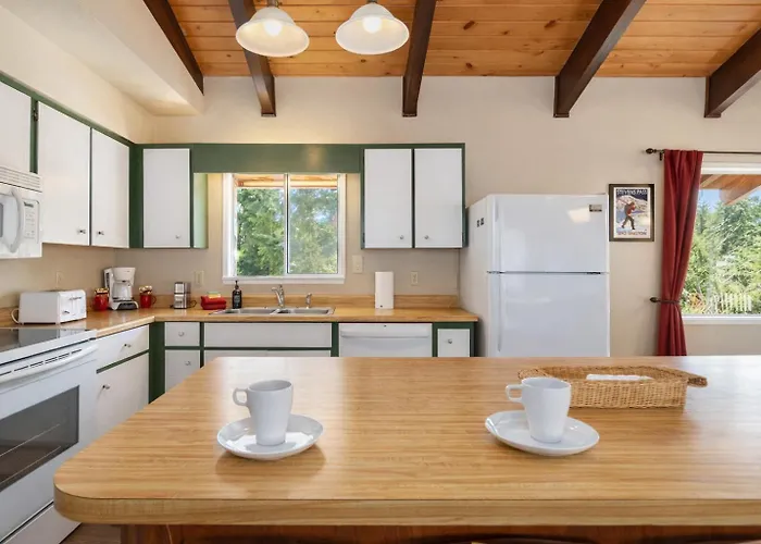 Maple Leaf Lodge By Nw Comfy Cabins