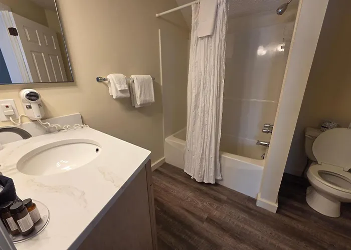 North Shore Inn Tc 307