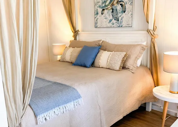 Lakefront Retreat Hervey Bay