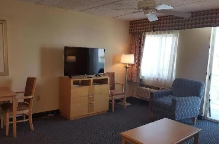 Chart House Suites And Marina