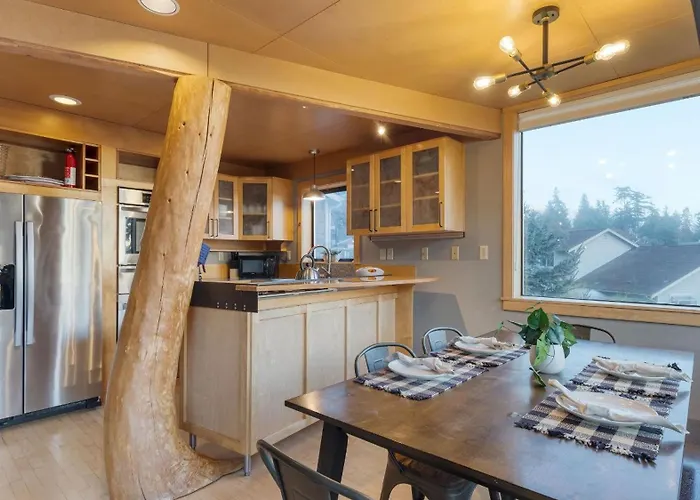 Madrona Tree Retreat By Avantstay