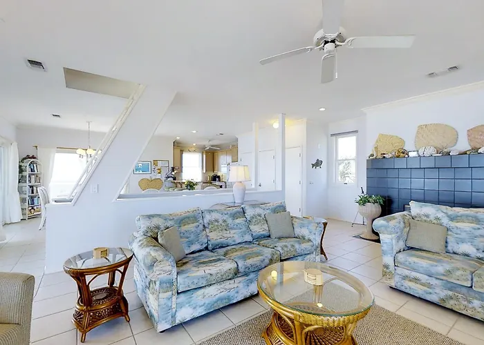 Dog-Friendly Beachfront Gem - Community Pool Tennis Washer&Dryer Central Ac