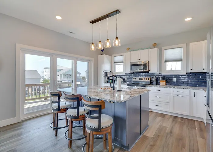 New Oak Island Home W/ Ocean Views!