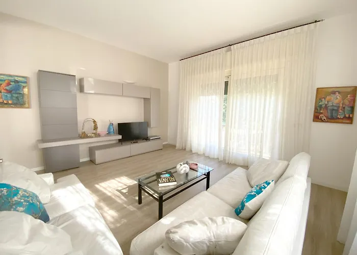 Villa Magnolia Garda A Charm With Private Jetty And Pool