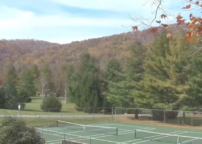 Sweet Elk Retreat - Location- Hot Tub-Firepit-Fast Wifi-Air Hockey-Games