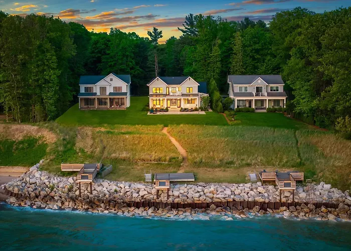 Michigan Shores - Lake View, Pool & Game Room
