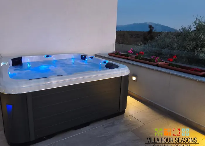 Villa Four Seasons, Heated Pool And 3 En-Suite Bathrooms