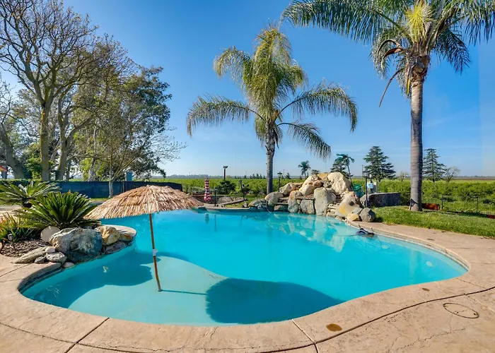 Near Wineries: Elk Grove Getaway W/ Saltwater Pool
