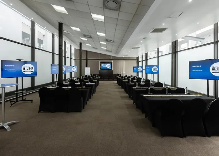 Cheap hotel: The Nicol Hotel And Apartments