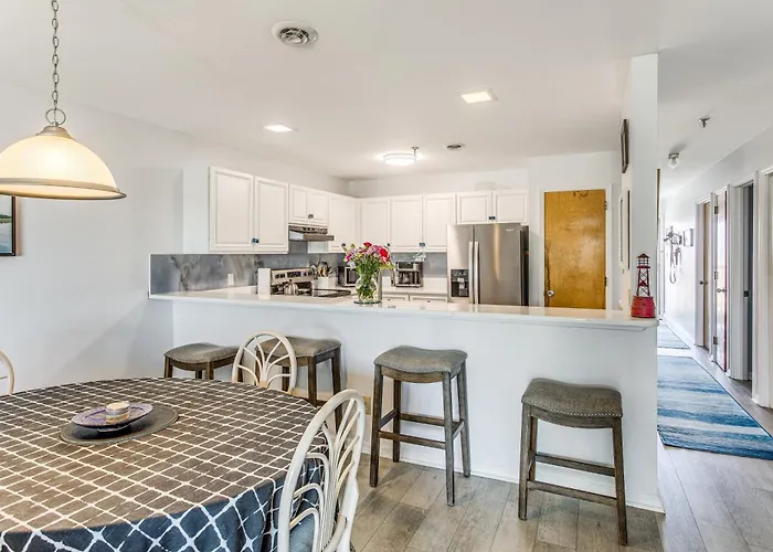 Oak Island Beachfront Condo W/ Community Pool