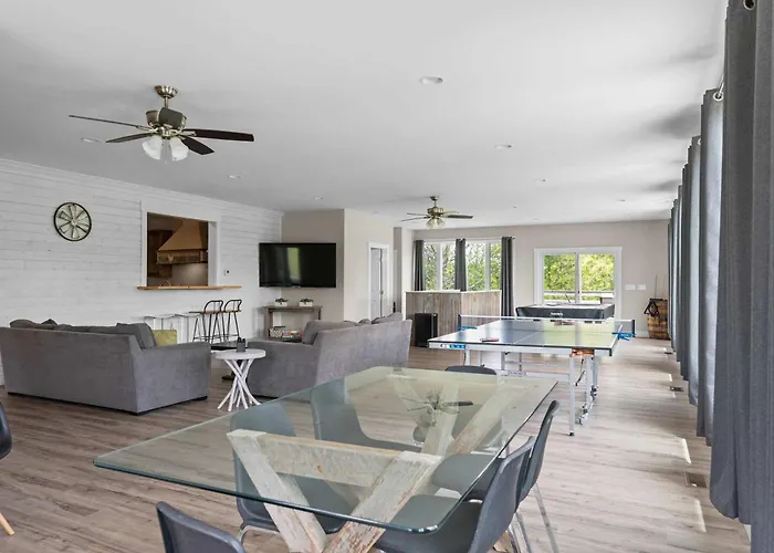 80 Acres, Pool, Game Room With Ping Pong & Billiards!