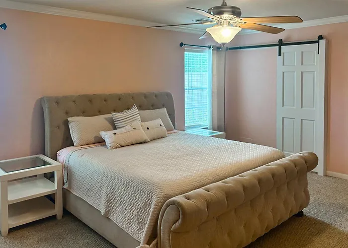 Luxe Home 30 Miles To Houston W/ Pool & Grill