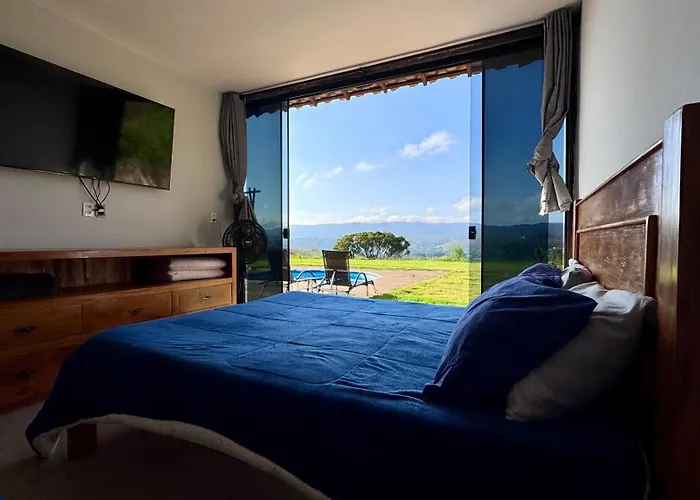 Casa vista da serra