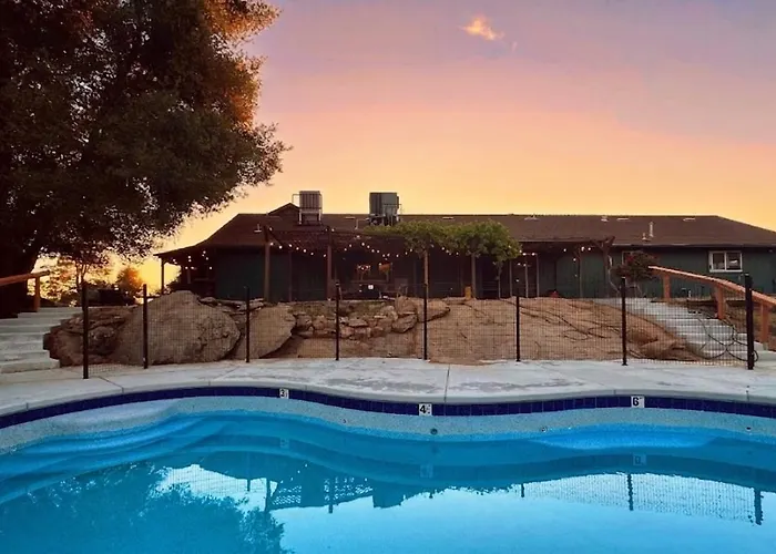 Yosemite & Bass Lake 3 Acres, Pool, Game Room, Stunning Views