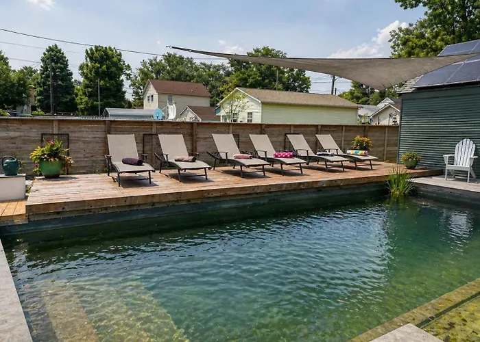 Urban Lakeside Retreat