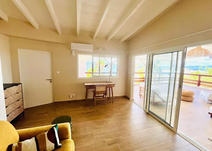 Résidence Ti'Chato - Villa et Studio, 1 à 20Pers, 50m de la plage