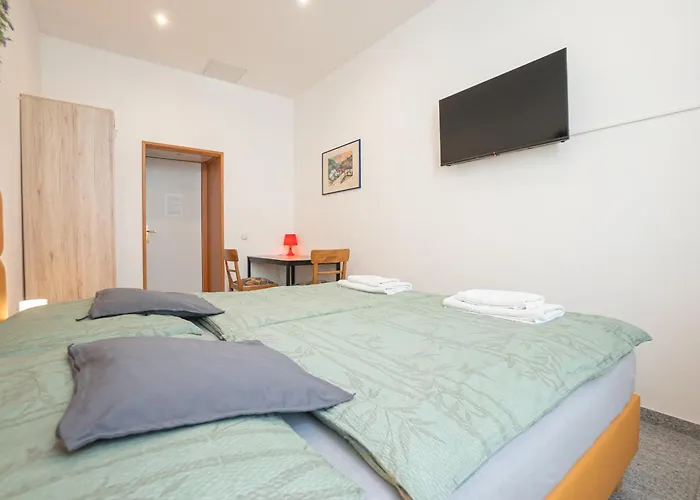 «Go West» Guest Rooms