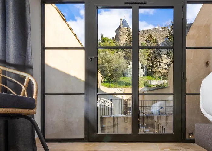 Longue Vie à la Reine - Piscine - Château