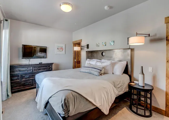 Luxury Chalet #39: Mountain Retreat with Hot Tub & Activity Perks