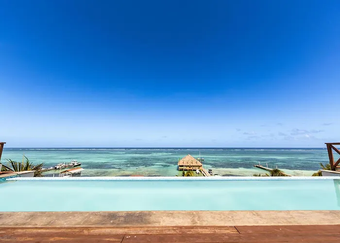 Sandbar Beachfront Hotel & Hostel Restaurant