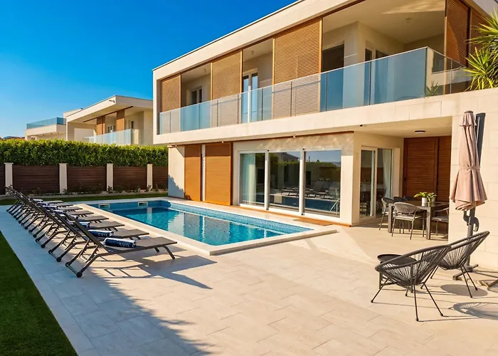 Villa Sheley With Private Heated Pool-Split